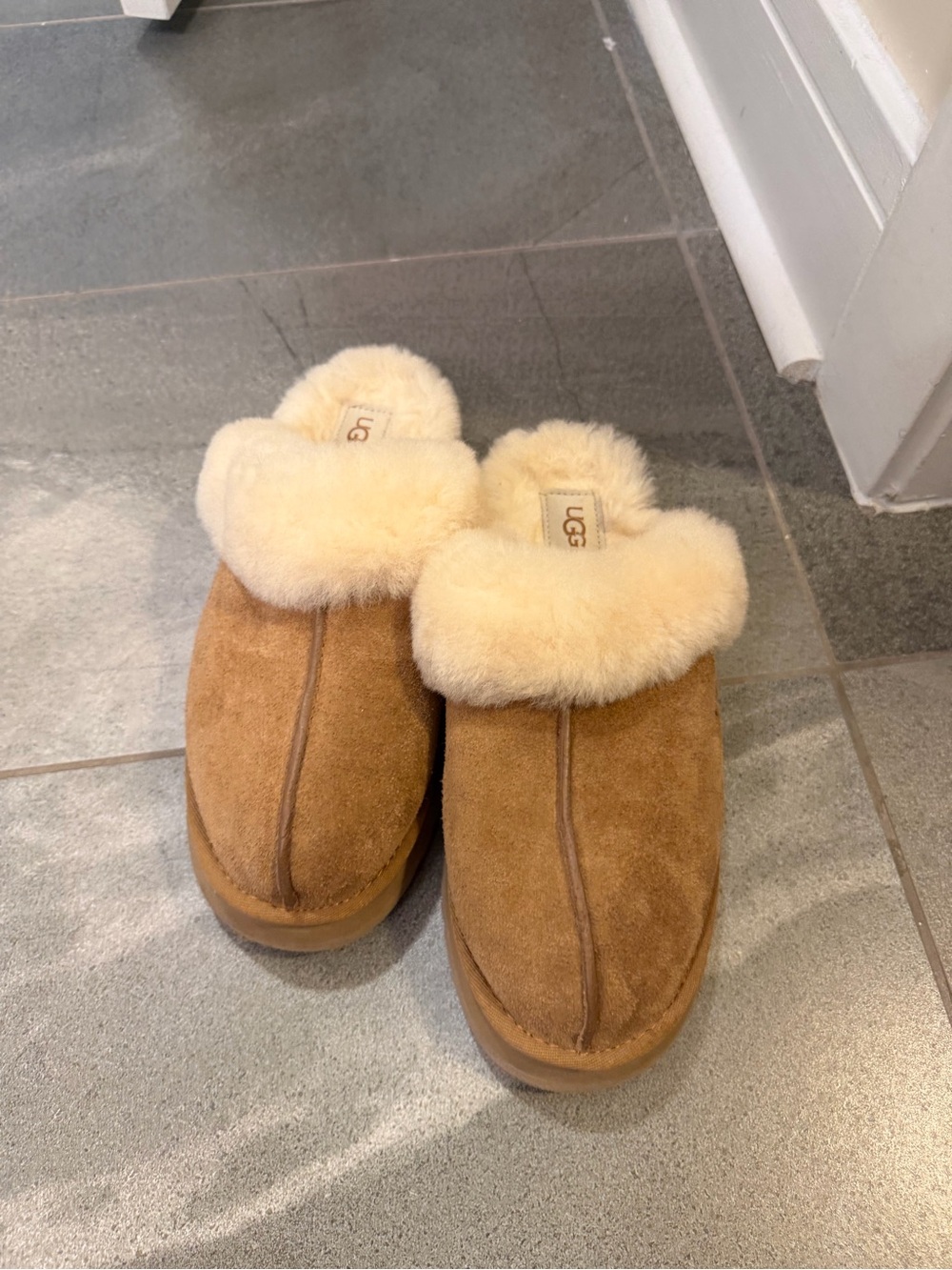 Ugg Disquette Slippers in Chestnut - Picture 2 of 7